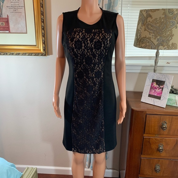 BCBGMaxAzria Dresses & Skirts - BCBG lace front and back short sleeve dress